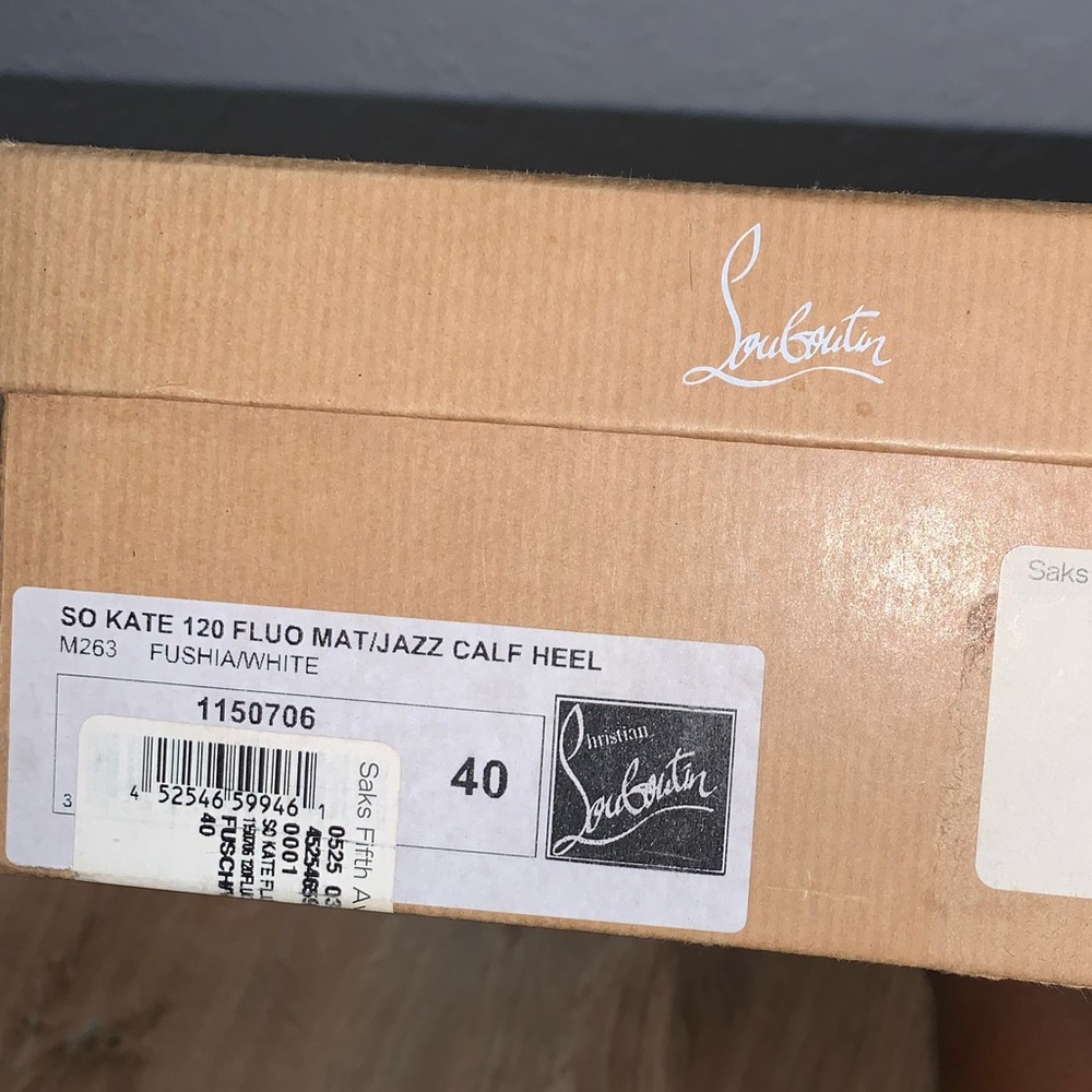 Christian Louboutin So Kate Heels - Picture 3 of 11